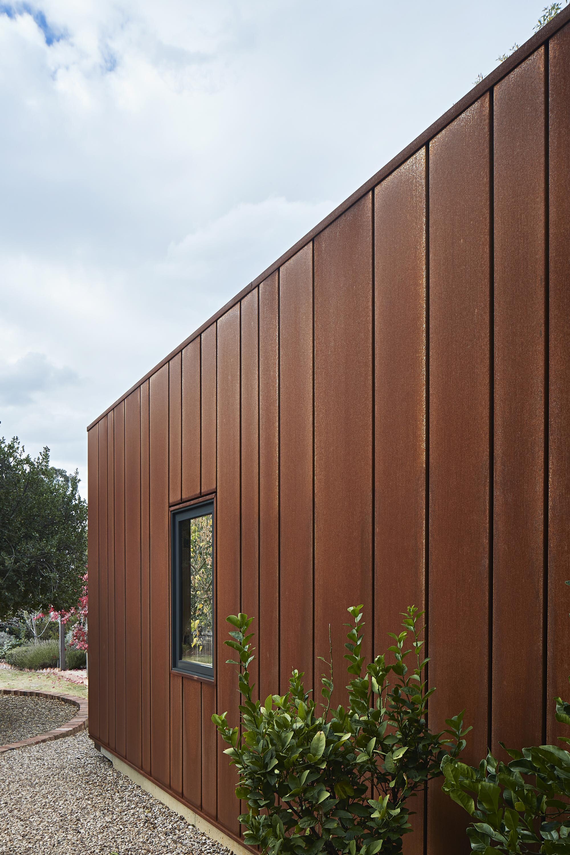 hunter-street-corten-steel-wall-logan-studio-©-lsa-smg.jpg