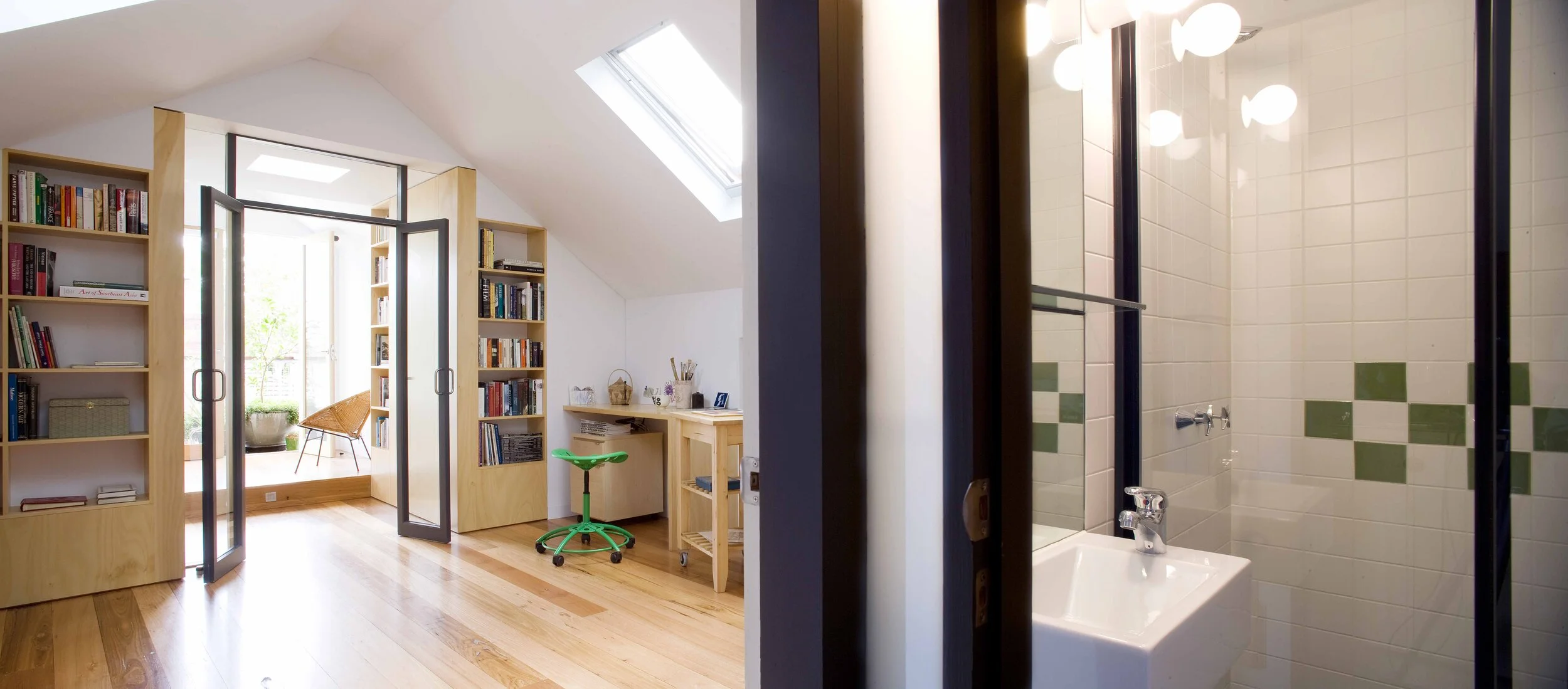 studio-apartment-study-bathroom-logan-studio-©-lsa-smg.jpg