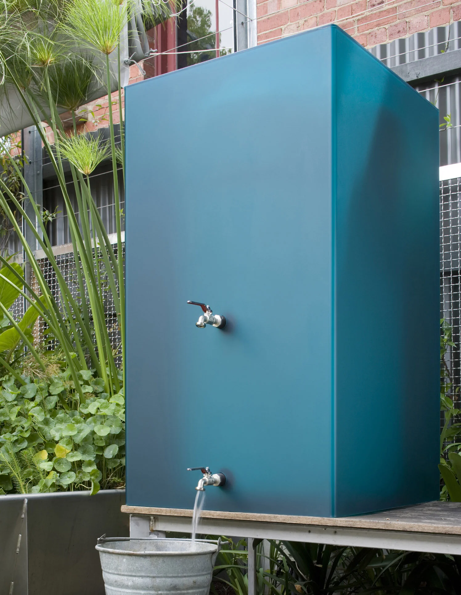 lumi-teal-rainwater-tank-day-logan-studio-©-lsa-smg.jpg