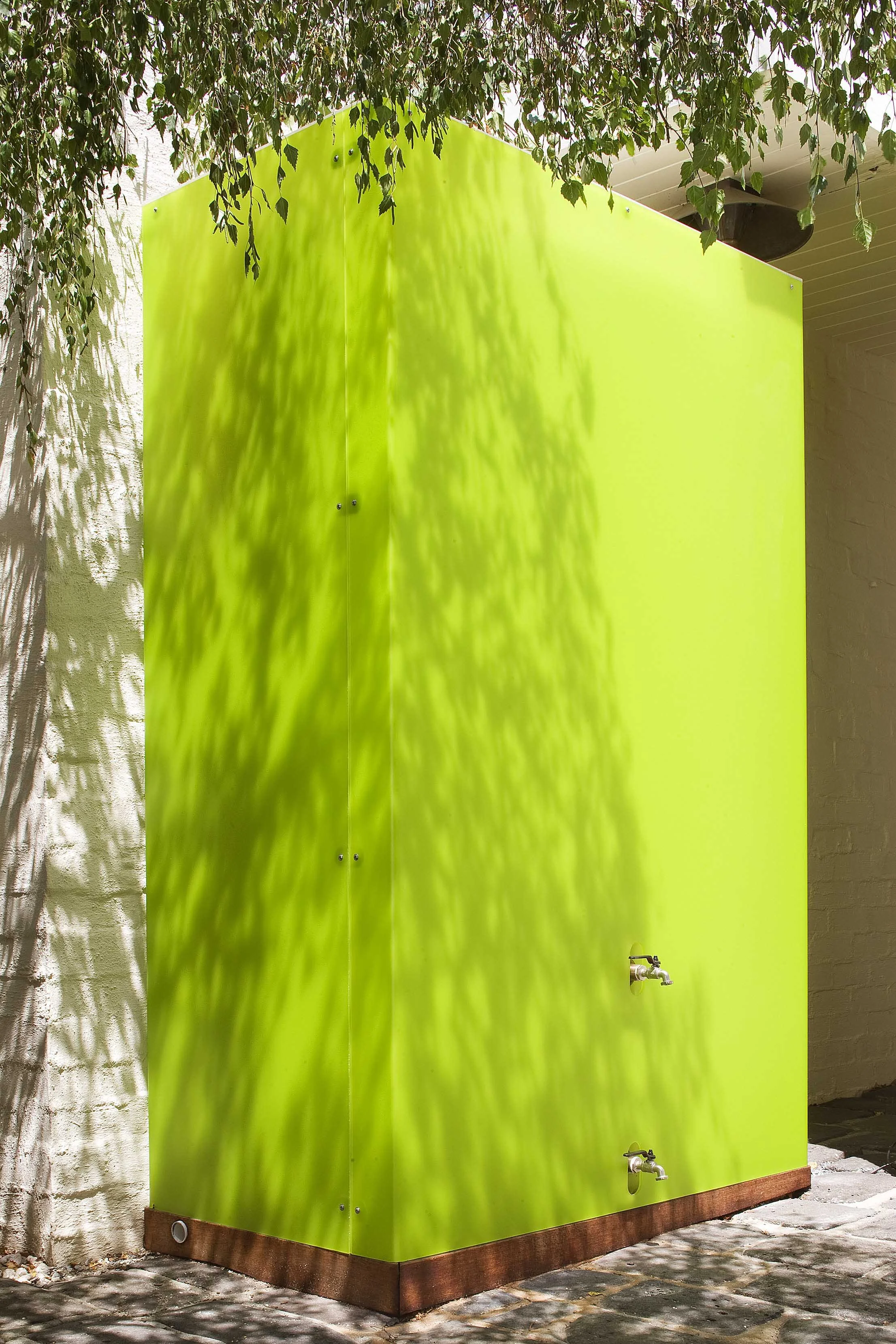 lumi-green-rainwater-tank-logan-studio-©-lsa-smg.jpg