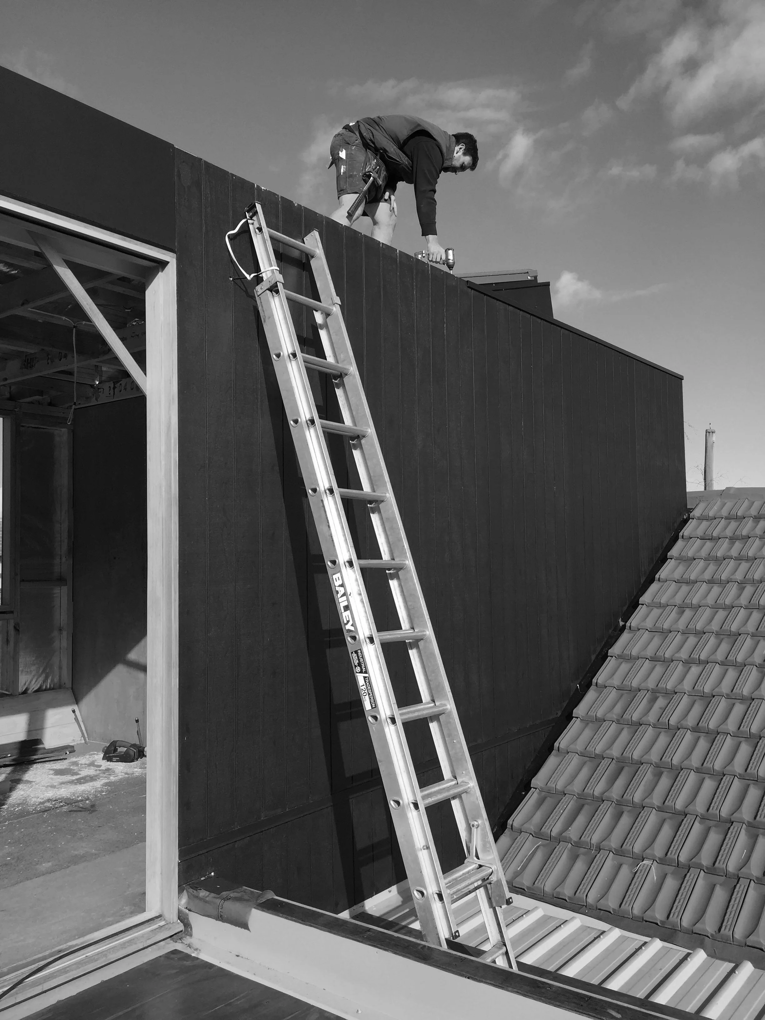victoria-road-construction-frame-first-floor-roof-logan-studio-©-lsa.jpg