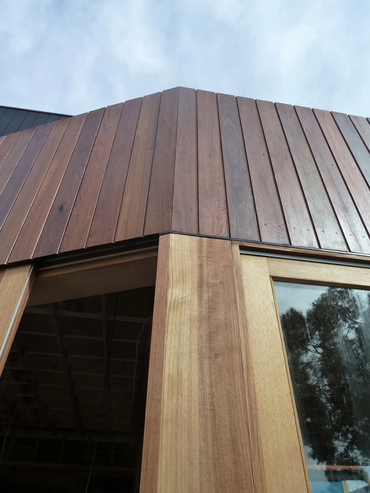 victoria-road-timber-cladding-detail-logan-studio-©-lsa.jpg