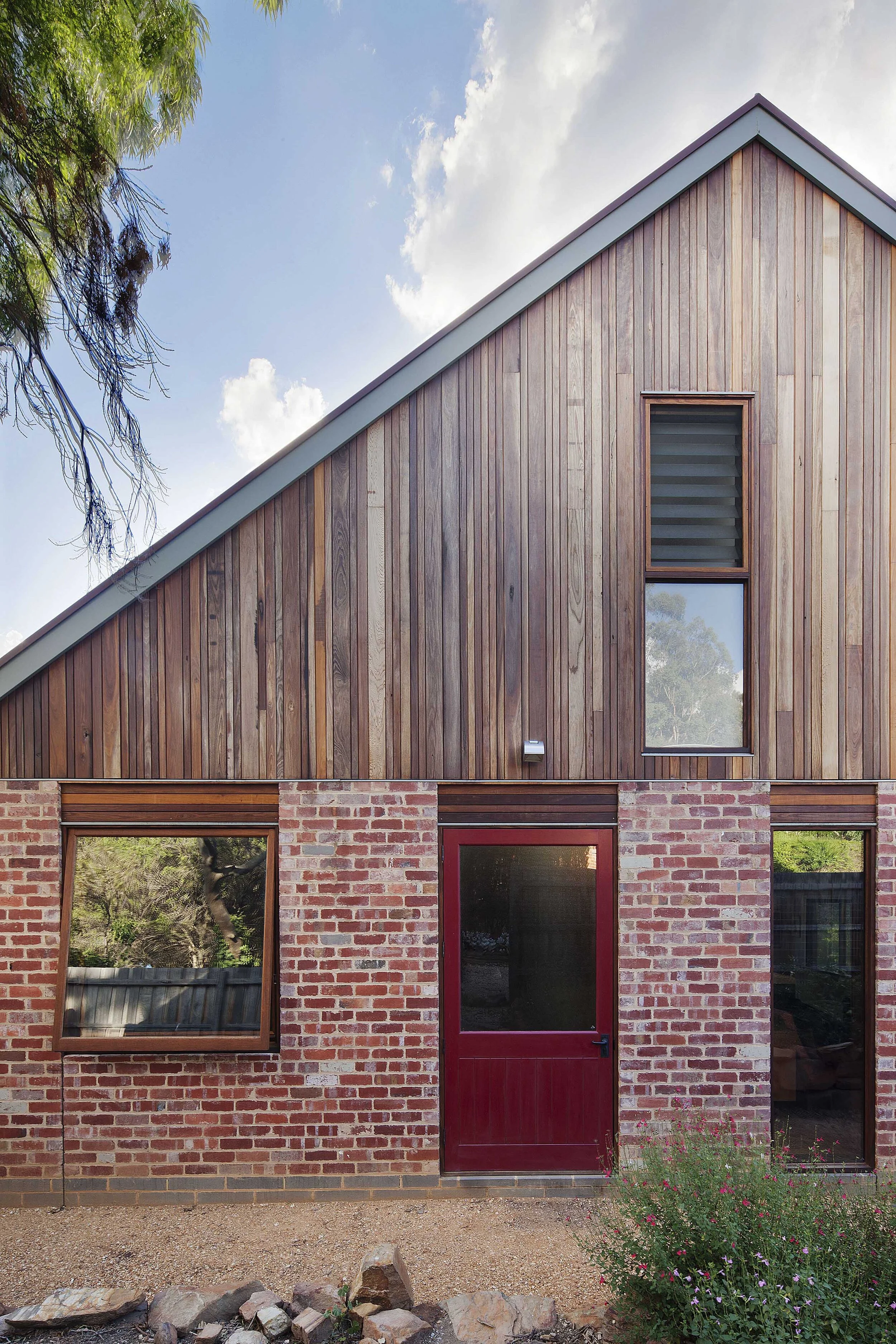 david-frazer-house-brick-timber-gable-logan-studio-©-lsa-smg.jpg