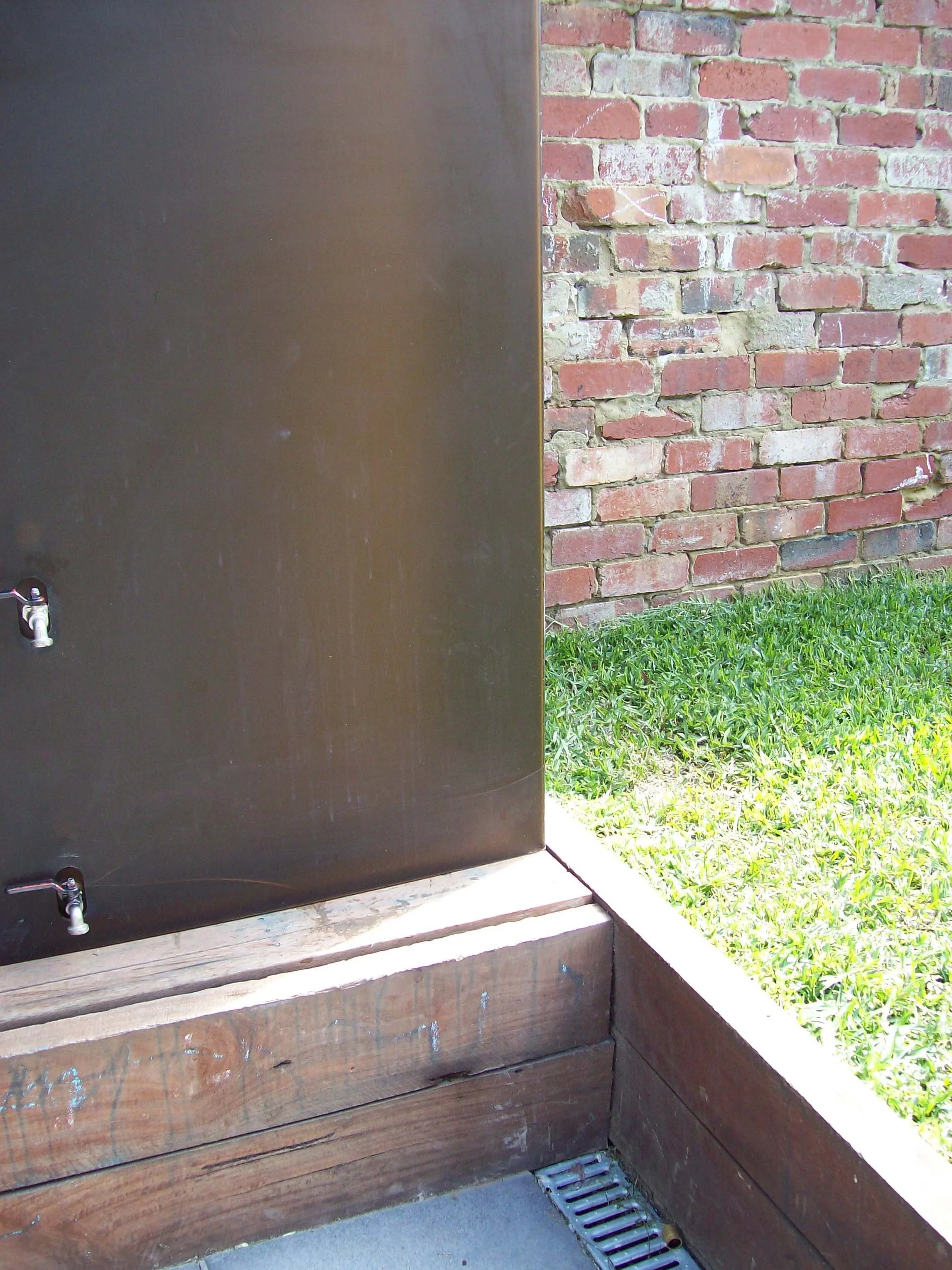 lumi-tig-rainwater-tank-logan-studio-©-lsa-smg.jpg