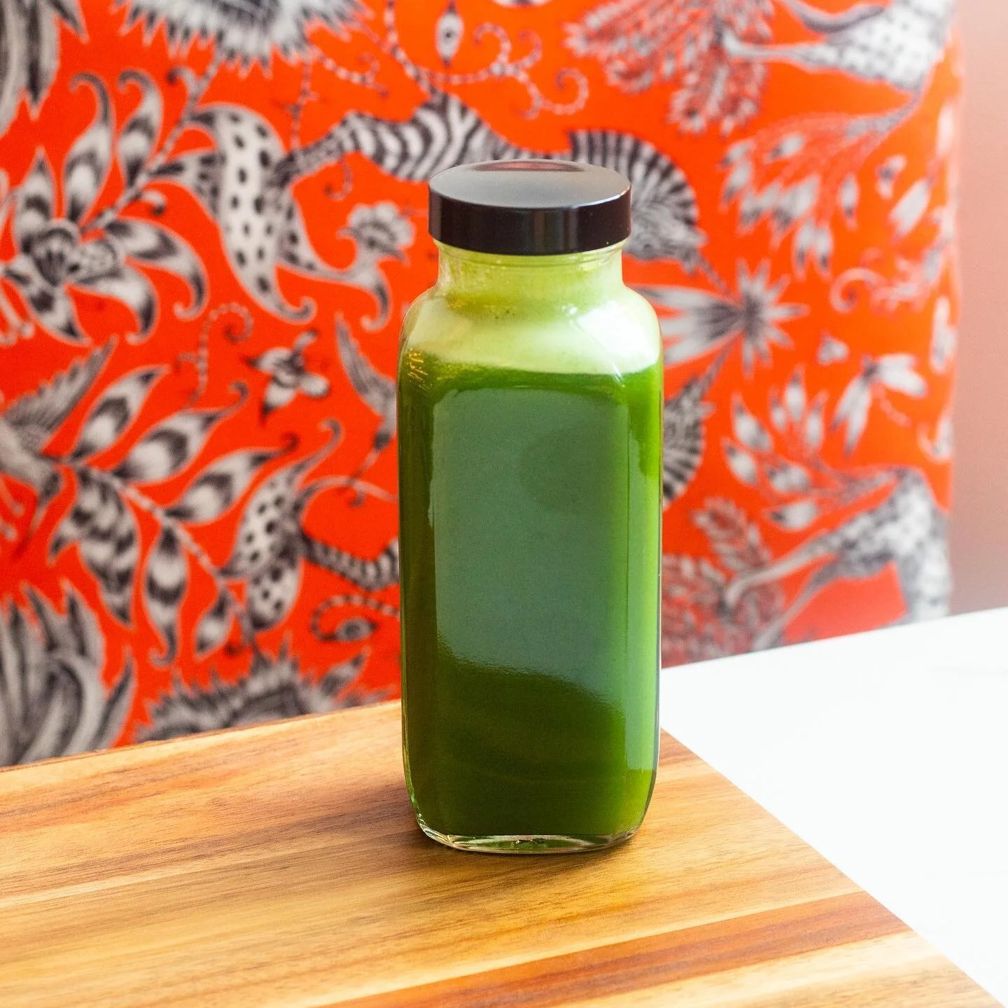 Start your day with Green Juice It has everything you need to recover from a hot yoga class here at #designdistrict 
&bull;
&bull;
&bull;
#miamarketmiami #apple #celery #ginger #kale