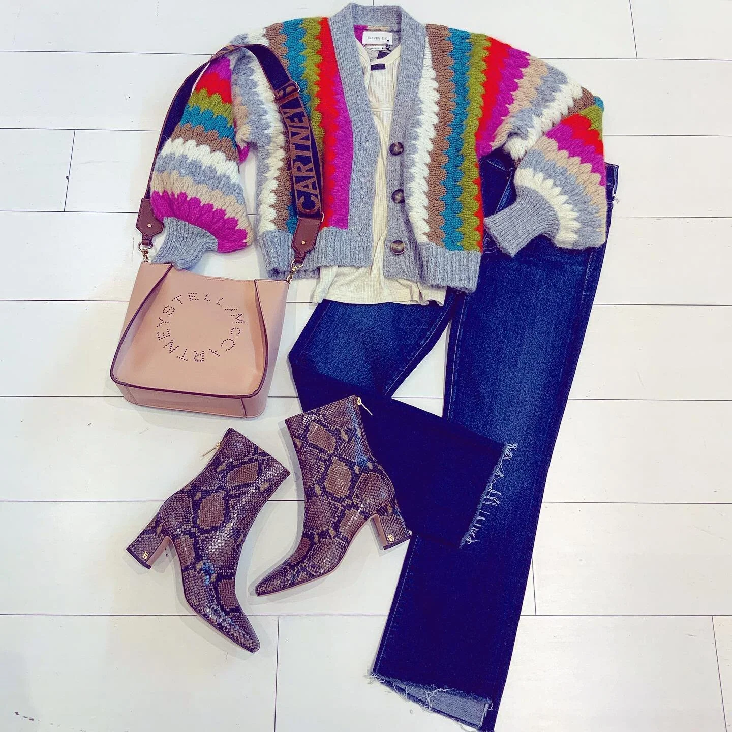 3 looks built around this @veronicabeard bootie and @stellamccartney bag ❤️💙🤎
•
•
•
•
#sisters #sisterstyle #pythonbooties #veronicabeard #motherdenim #booties #stellamccartney #alcltd #dallasstyle #stylists #dallasstylists #saturdayshopping #wardr