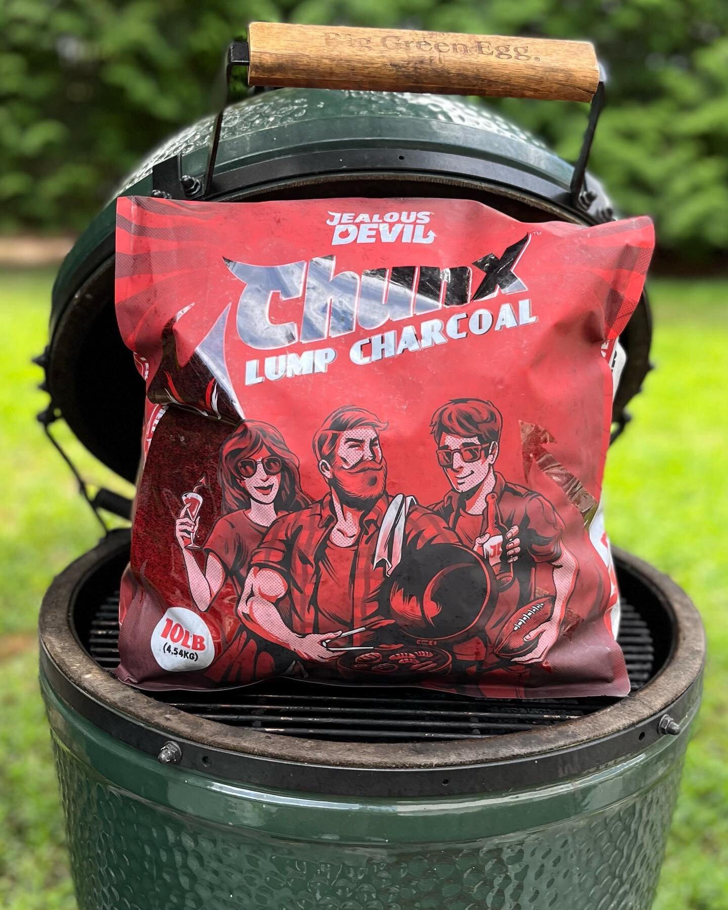 Smoke Meats not Crack 🤘🏻! Getting my fuel ready for the weekend. Nothing but the best for my @biggreenegg ! @jealousdevilcharcoal only in this household! Enjoy the rest of your week people! #teamjd #hotterthanhell #jealousdevilcharcoal #jealousdevi