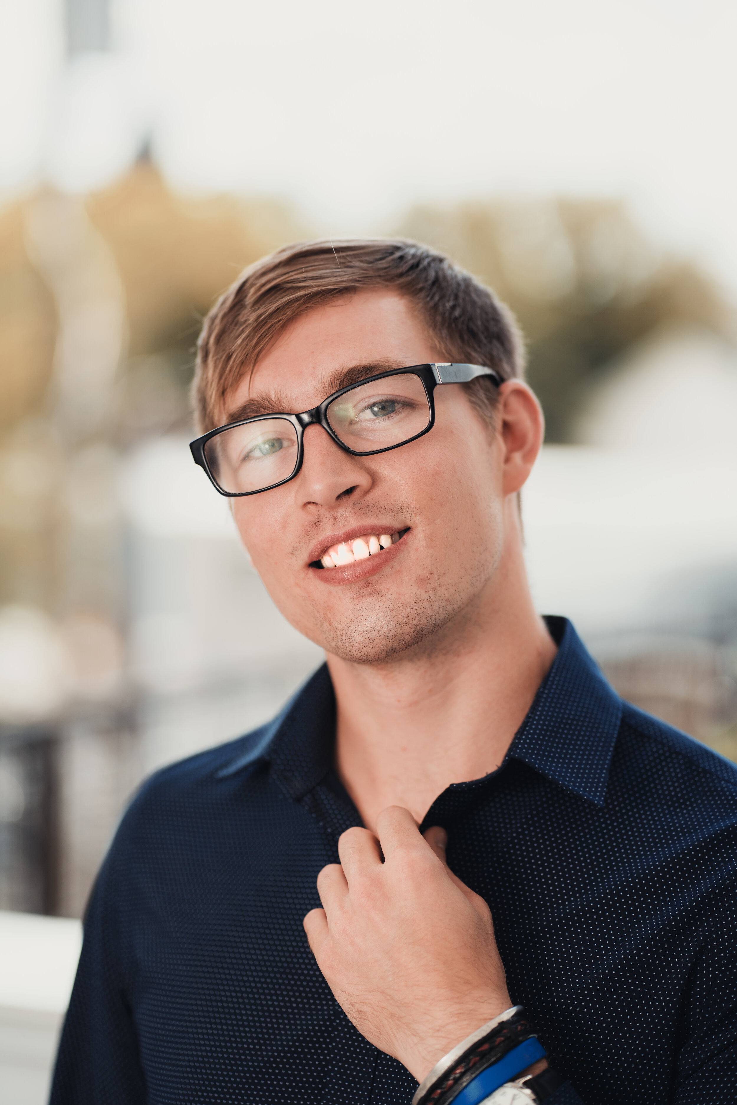 Having a good headshot isn't just for actors anymore. Having a good headshot helps recruiters see you at your professional best.