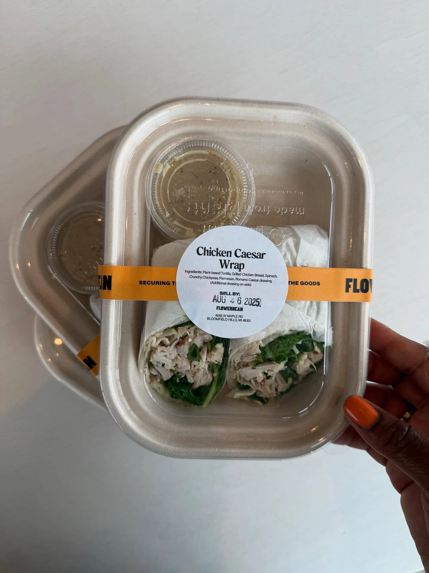 Experience grab + go anytime the club is open. All the things you didn&rsquo;t know you needed, waiting for you.
&bull;
#grabandgo #FlowerbeanCafe #WellnessCafe #FuelYourDay #HealthyEats #Lifestyle #Lunch
#LiveWellFeelGood #FeelGoodCafe
#GrabAndGoGoo