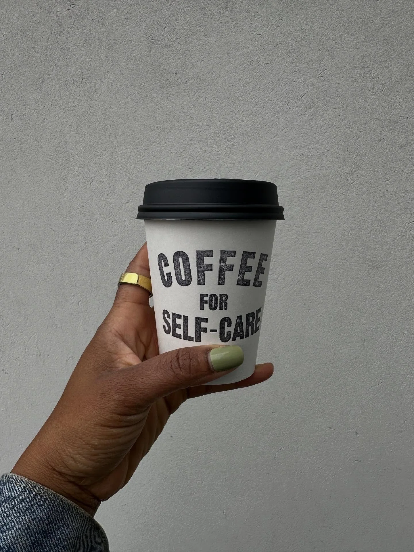 Your feel-good essentials for the season. Simple, cozy, ready when you are. 💛
&bull;
Find them in the caf&eacute; + in our e-shop.
✿ Coffee ✿ Beanie ✿ Sweatshirt ✿ Socks