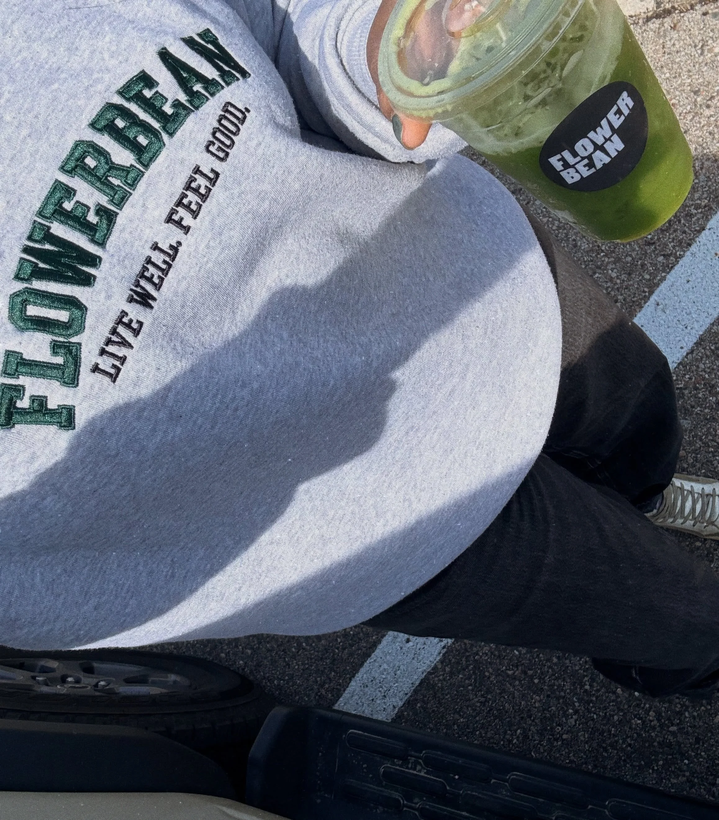 Spring wya?! ☀️ We have drinks to drop&hellip; but this Coconut Matcha Refresher couldn&rsquo;t wait. 💛
&bull;
A little tropical. A little earthy. Very much the drink of the season. #matcha #matchamoment #feelgood #bloomfieldhills #springdrinks