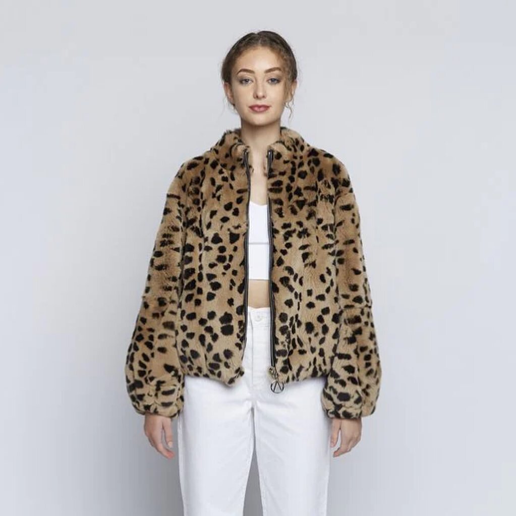Just in! @amityandunity Robbie Leopard Bomber Size M/L | $299 🐆

Robbie is an uber luxurious bomber style jacket. Featuring stylish balloon sleeves with elasticated cuffs and divine pockets.

#recycledfashion♻️ #preloved #prelovedfashion #perthlife 