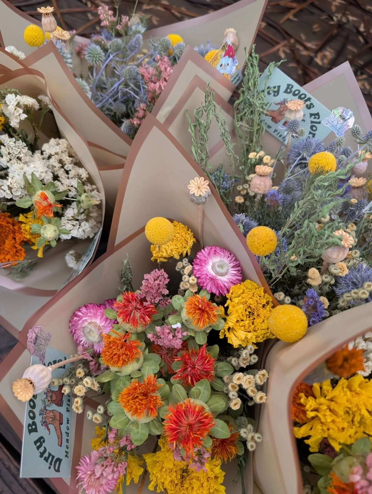 Another dried flower delivery to Ragged Glory! @raggedglorytradingco One of my favorite places to deliver to because I get to check out their great selection of vintage! 
✳️
Counting down the days till fresh flower bouquets!