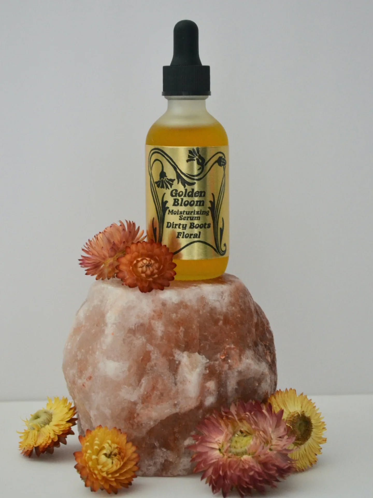 Hi guys! I will be teaching a herbal infused skincare class at Craftfolk Collective (@craftfolkcollective ) Saturday, April 4th from 1-3 PM!
✳️
Join us for a hands-on introduction to herbal skincare, where you'll learn to make your own infused oil an