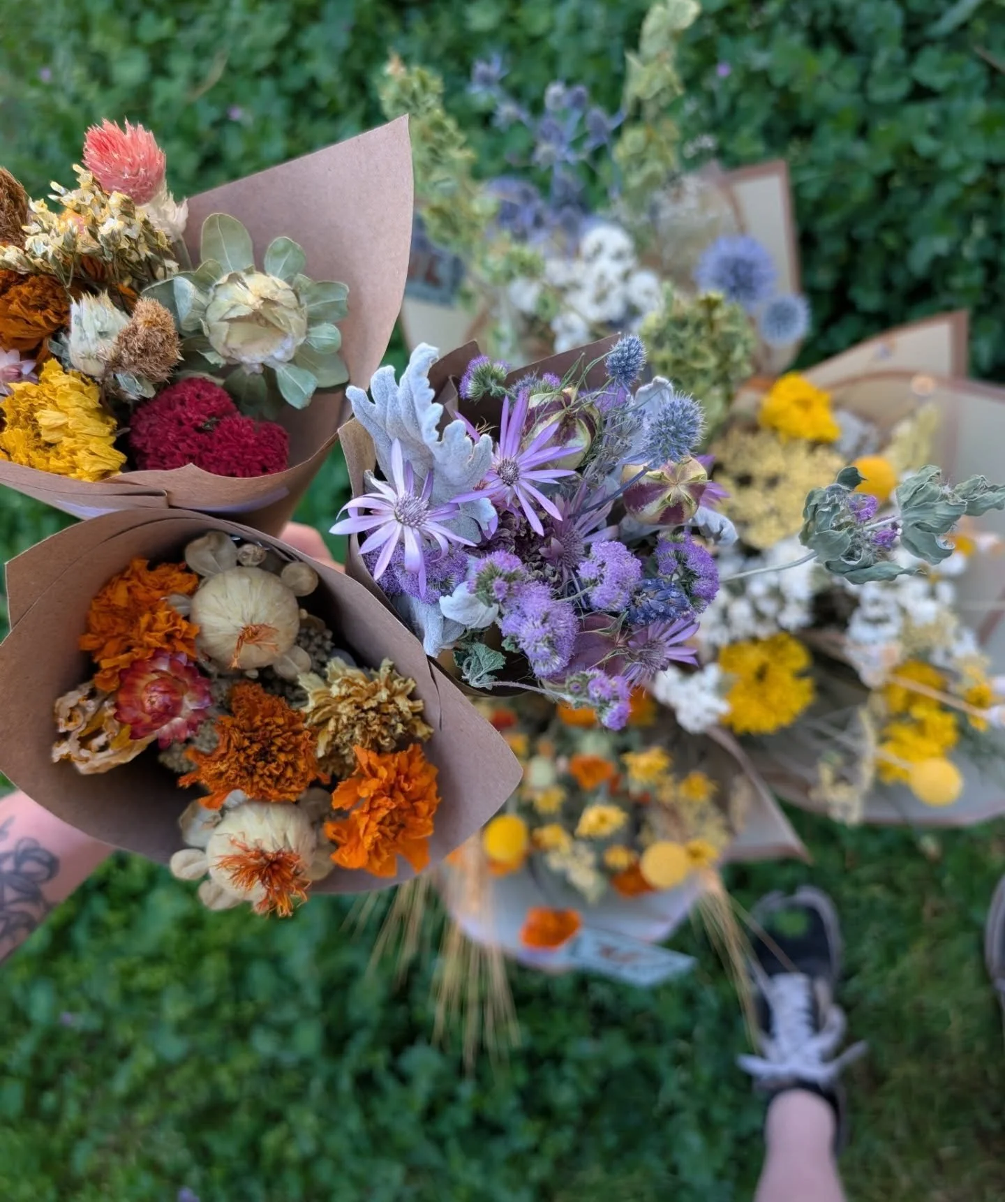 Have you been to the new coffee shop in Newcastle? @neverbetter_coffeeco is locally run and has a great vibe! I was in recently and they even had some live music playing! They are also now carrying our dried bouquets! We have our usual average sized 