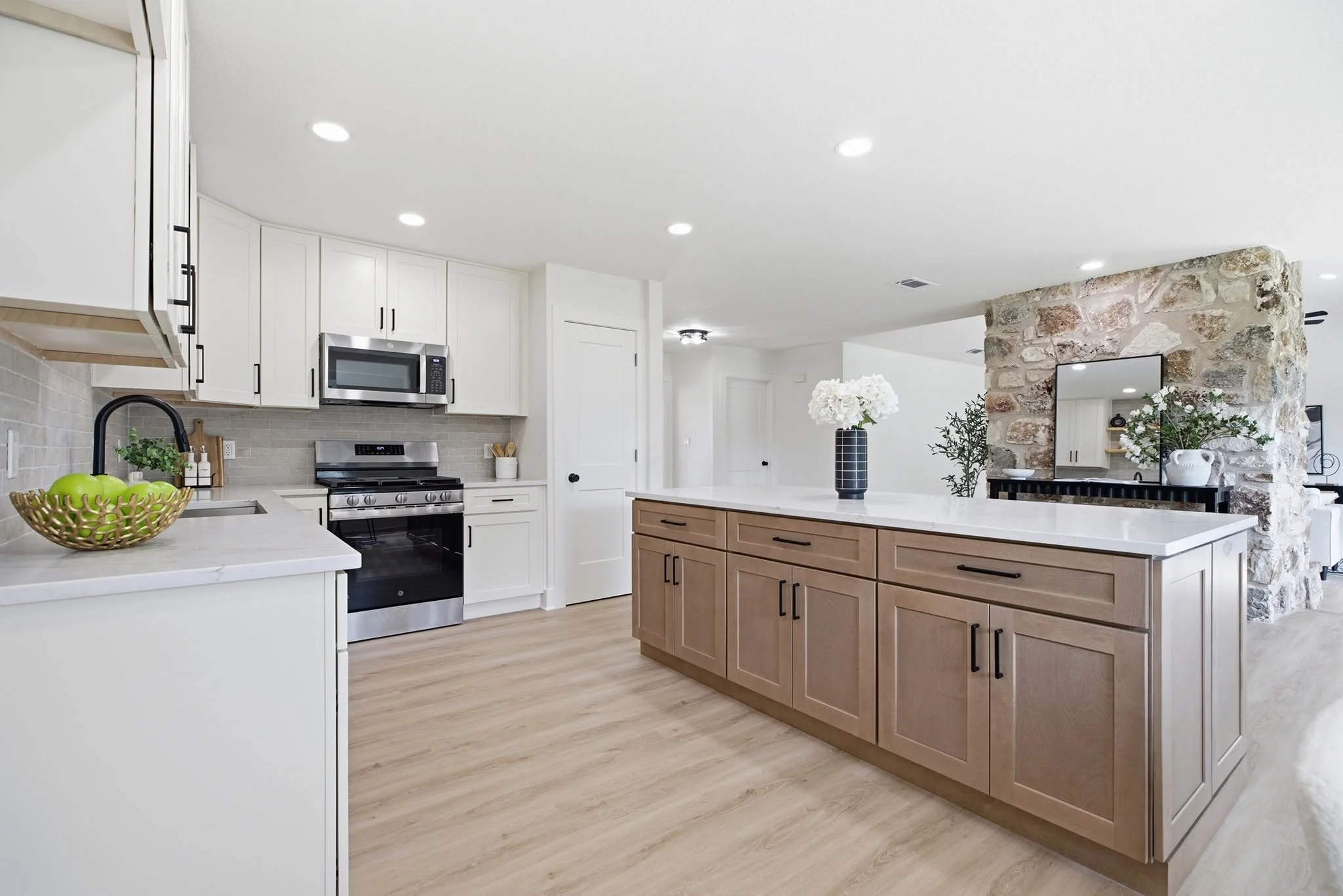 Kitchen Remodel in Round Rock, Texas. Shaker Antique White and Shaker Caramel. Calacatta Alba countertops 