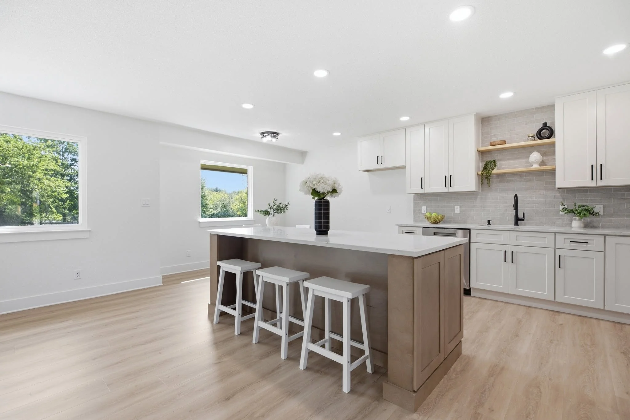 Kitchen Remodel in Round Rock, Texas. Shaker Antique White and Shaker Caramel. Calacatta Alba countertops 