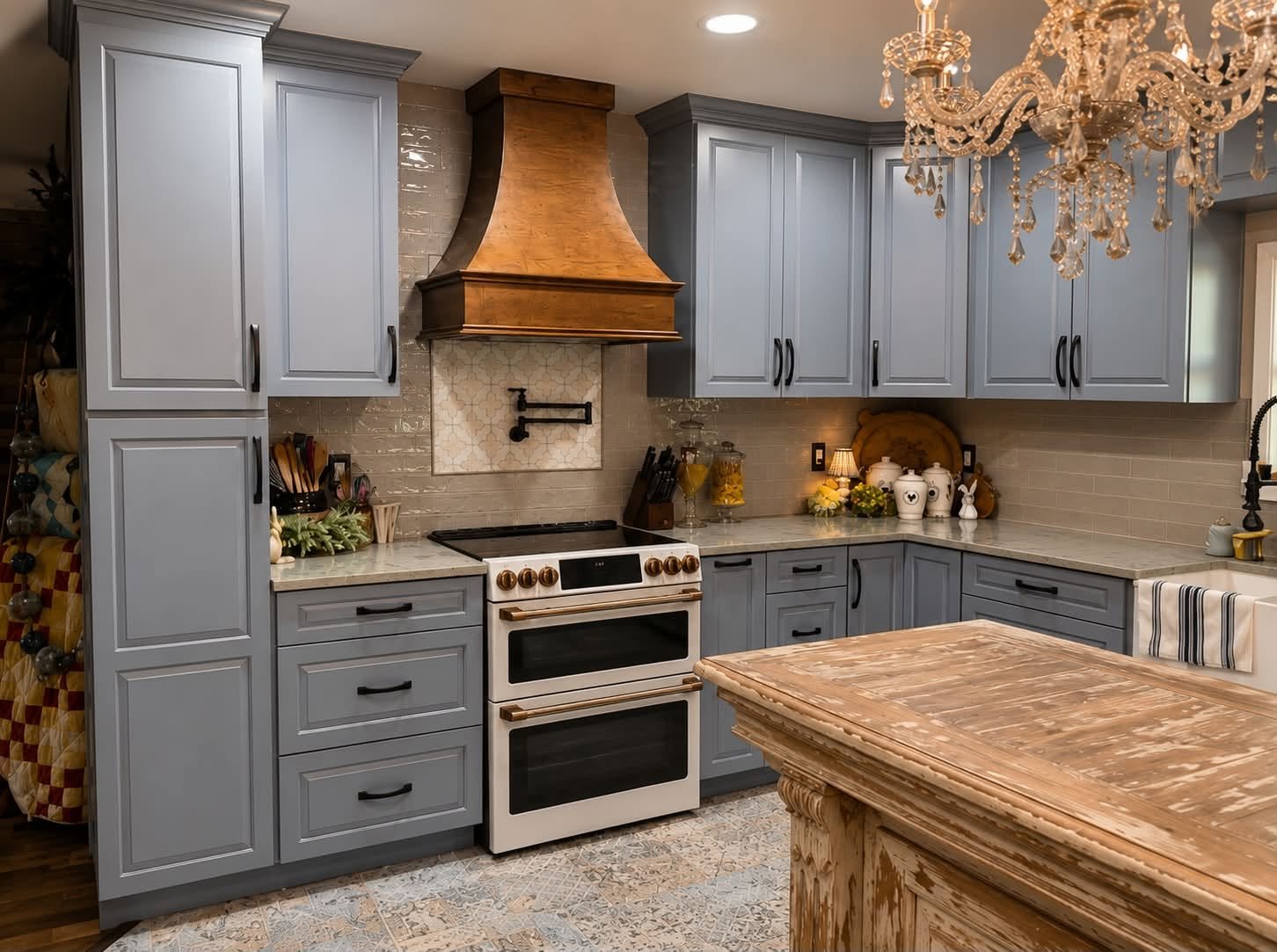 Kitchen Remodel in Cedar Creek
Waypoint Living Spaces:
460R painted mist 
Mount Fuji Quartz countertops