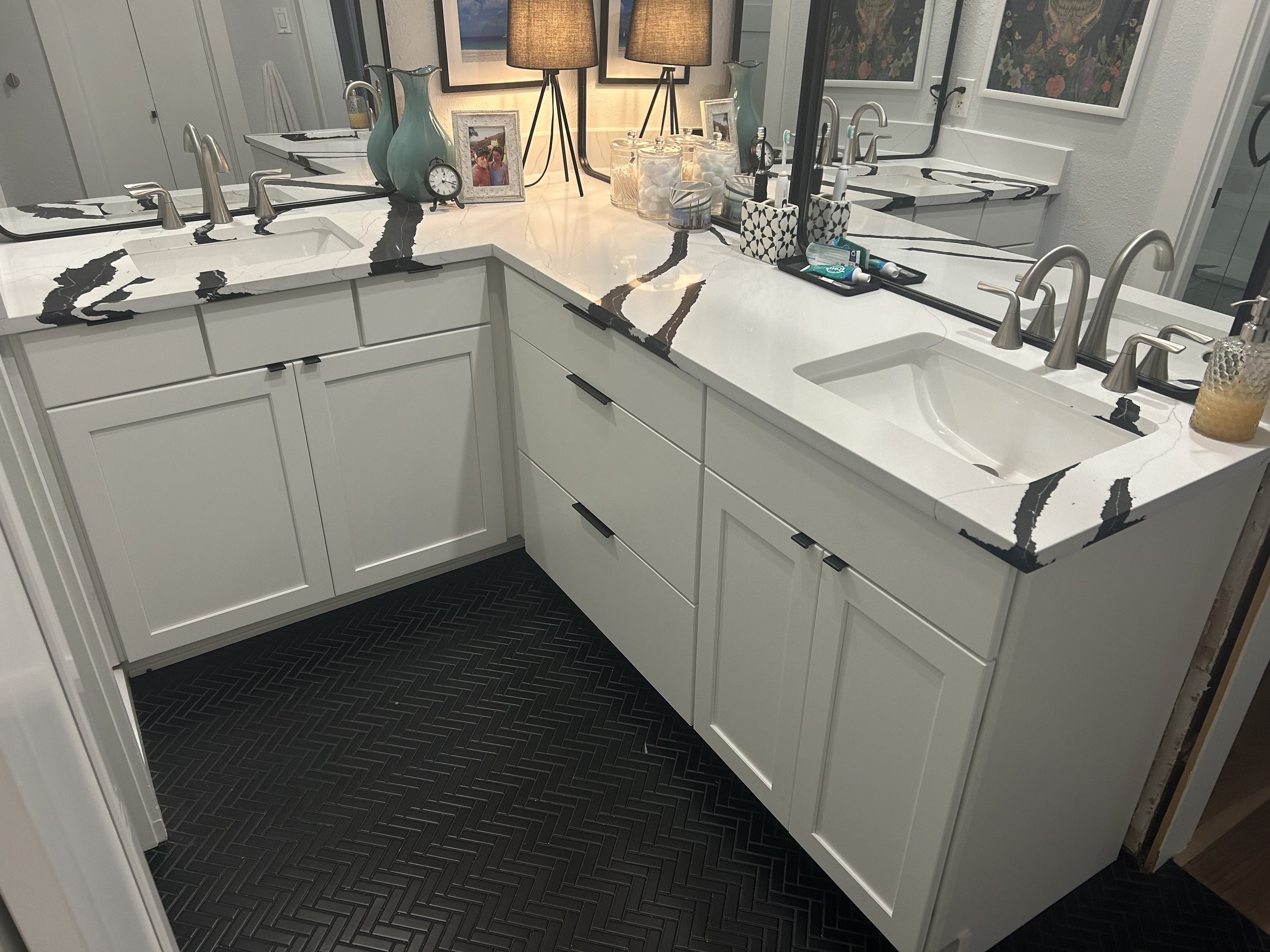 Shaker White, slab drawer front with White Quartz & Black veins