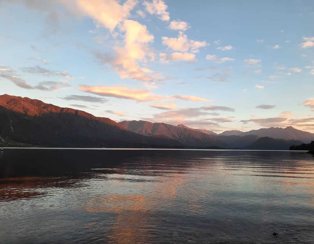 Thinking about staying here and going for a day trip? Then we definitely recommend Lake Kaniere. It's a beautiful and scenic drive along the coast and such a beautiful spot to go for a swim and/or walk. 

...
#TeNikauRetreat #punakaiki #newzealandwal