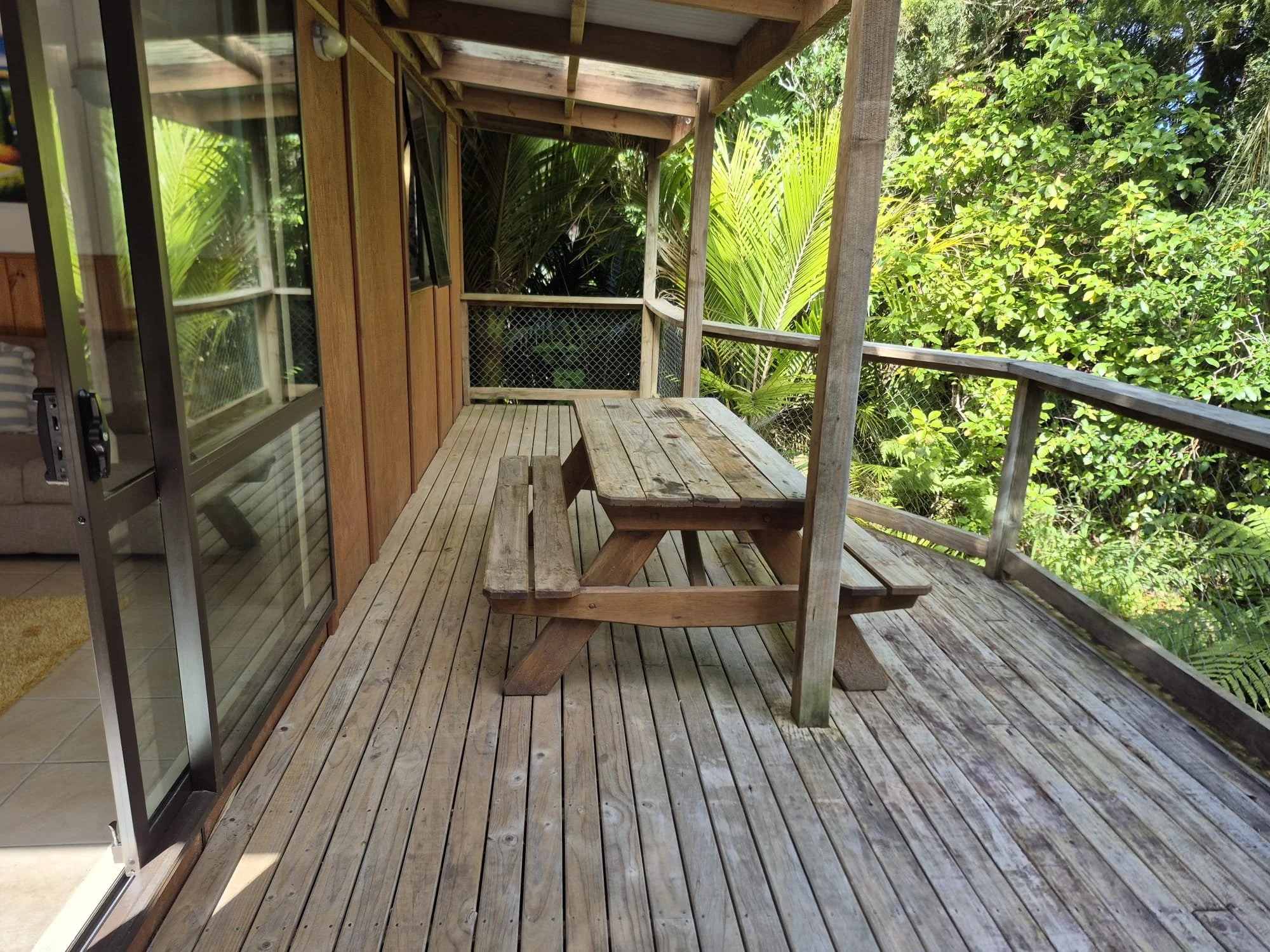 Te Nikau Retreat - Kowhai - porch