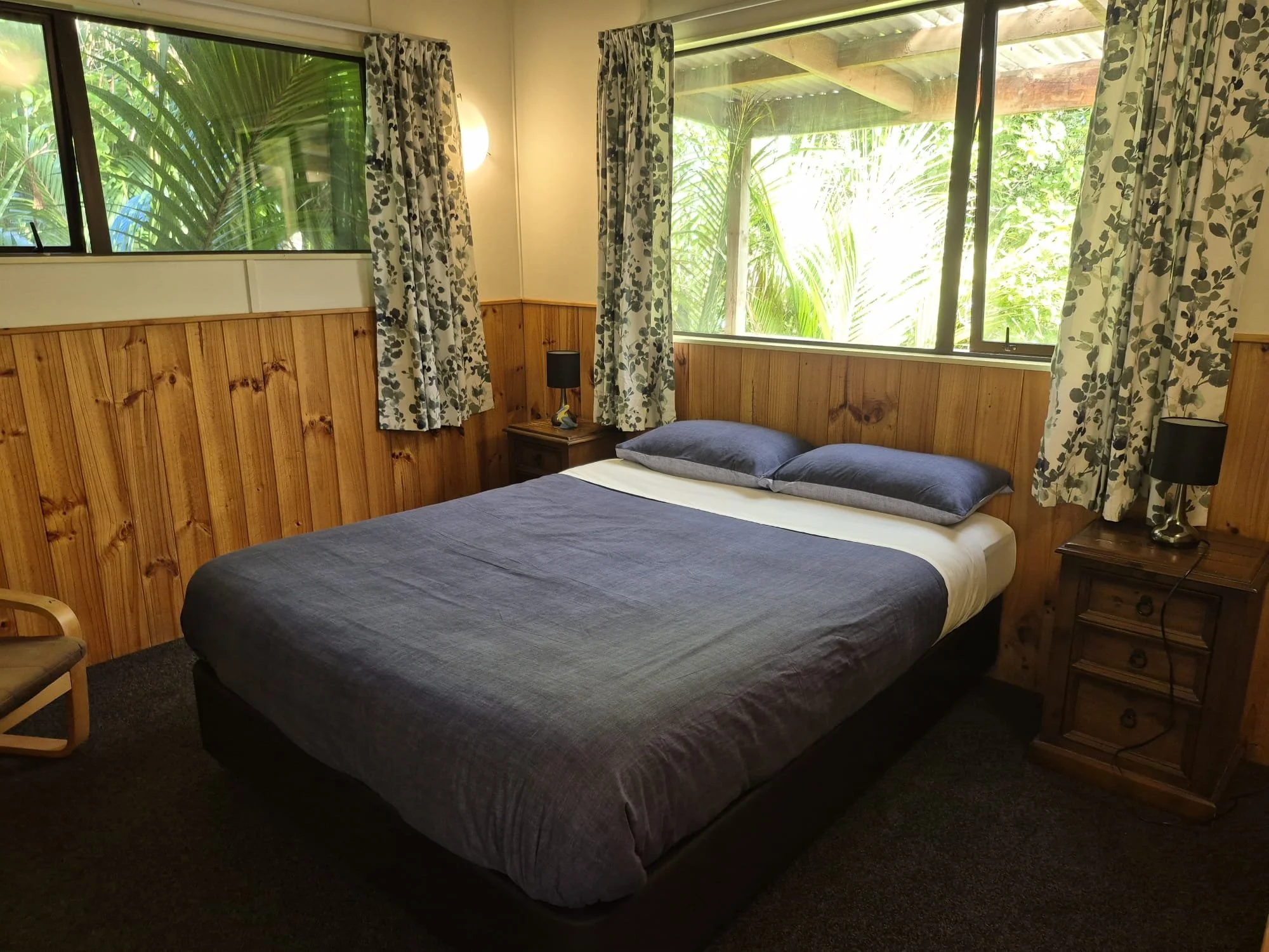 Te Nikau Retreat - Kowhai - bedroom 1