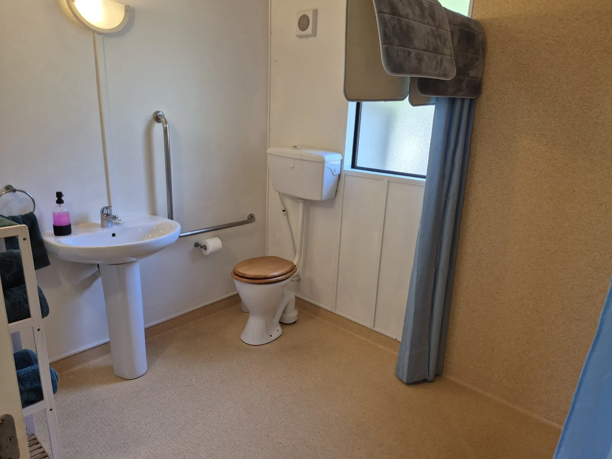 Te Nikau Retreat - Kowhai - bathroom