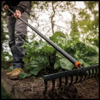 Fiskars Solid Soil Rake(3).jpg