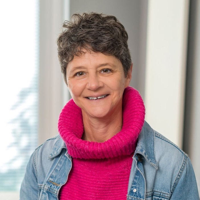 Simonne Gnessen headshot - founder of Wise Monkey