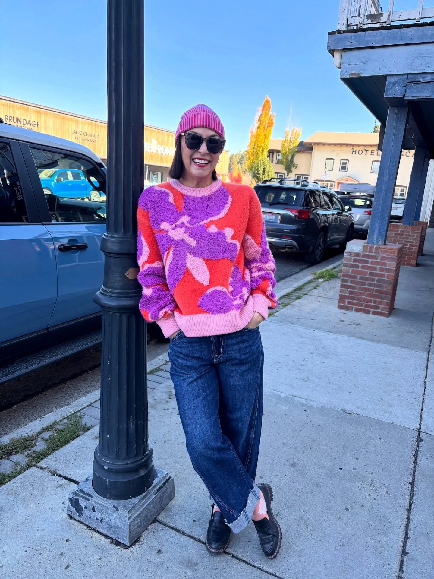 Add a pop of color to your Fall wardrobe! MonkeyLove is open daily from 11am to 6pm

#smallbusiness #shoplocal #womenownedandoperated #falloutfit