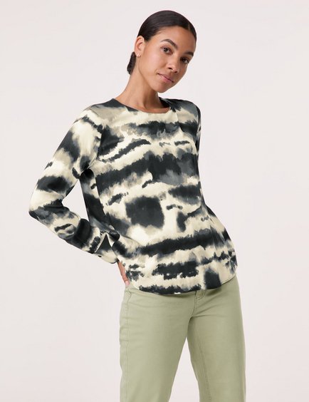 blusenshirt-mit-allover-print-110.jpg