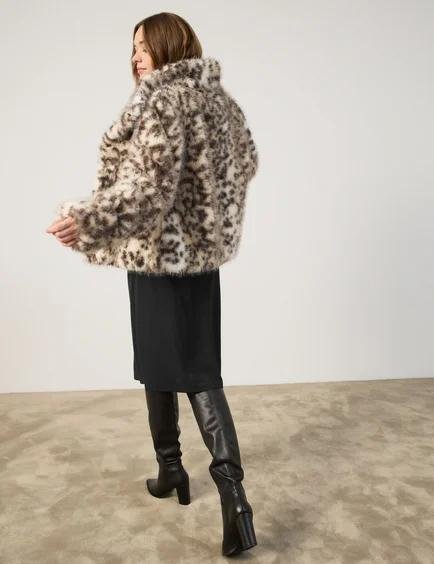 webpelz-jacke-mit-leo-dessin-104.jpg