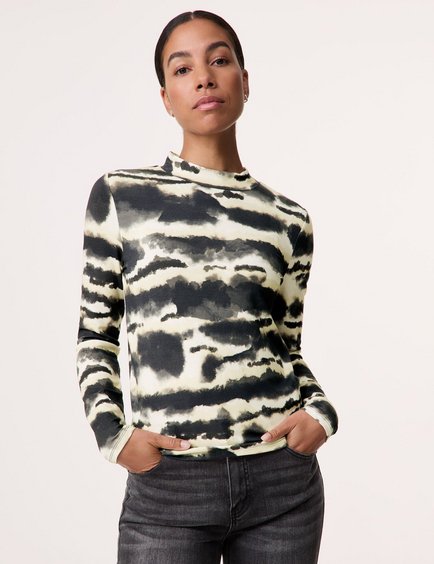 longsleeve-mit-stehkragen-110.jpg