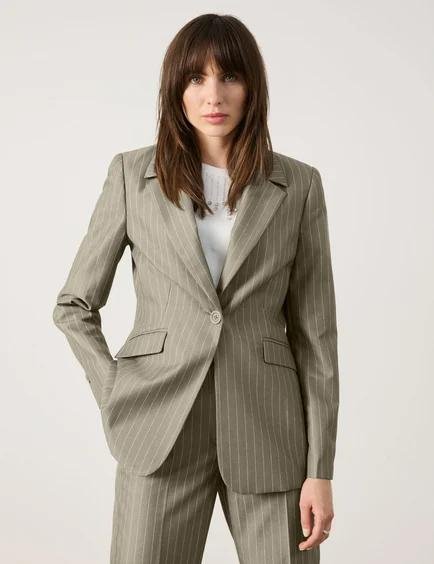 eleganter-blazer-mit-nadelstreifen-110.jpg