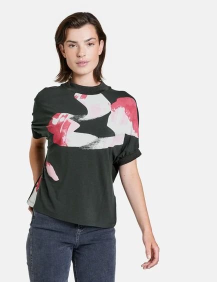 trendy-top-with-a-positioned-print-01.jpg