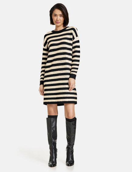 knitted-dress-with-sequins-01.jpg