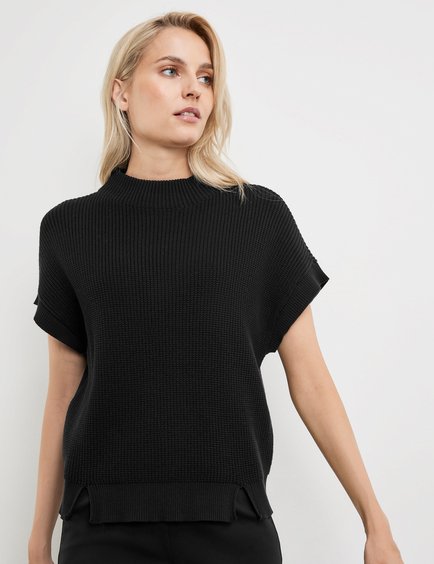 sleeveless-jumper-with-a-turtleneck-110.jpg