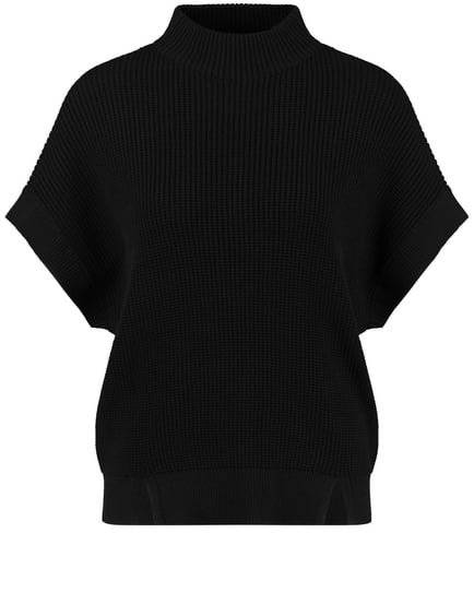 sleeveless-jumper-with-a-turtleneck-02.jpg