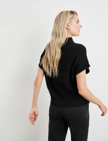 sleeveless-jumper-with-a-turtleneck-104.jpg