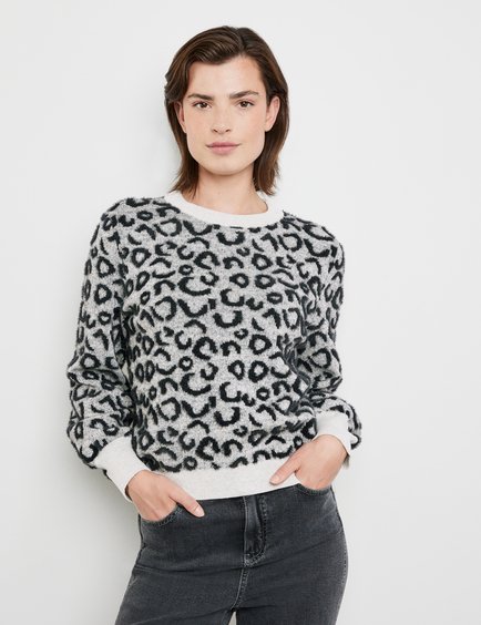 jumper-with-a-leopard-pattern-110.jpg