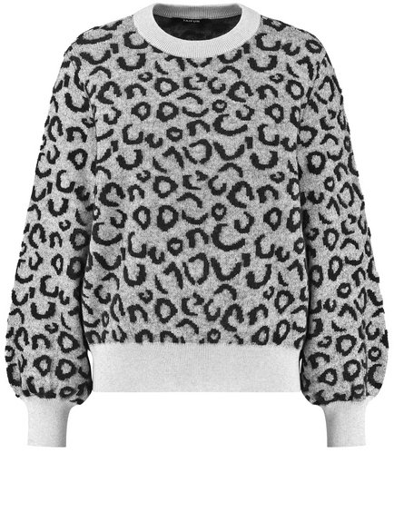 jumper-with-a-leopard-pattern-02.jpg
