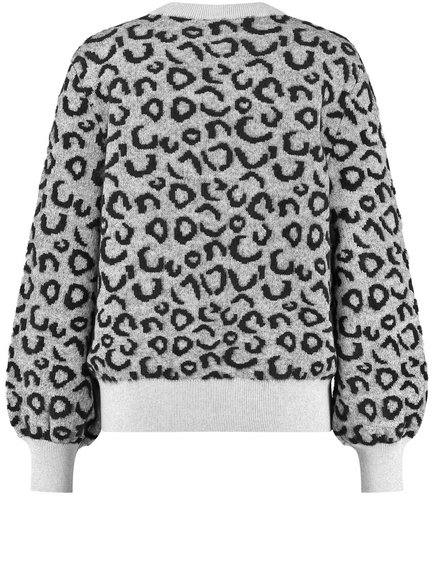 jumper-with-a-leopard-pattern-03.jpg
