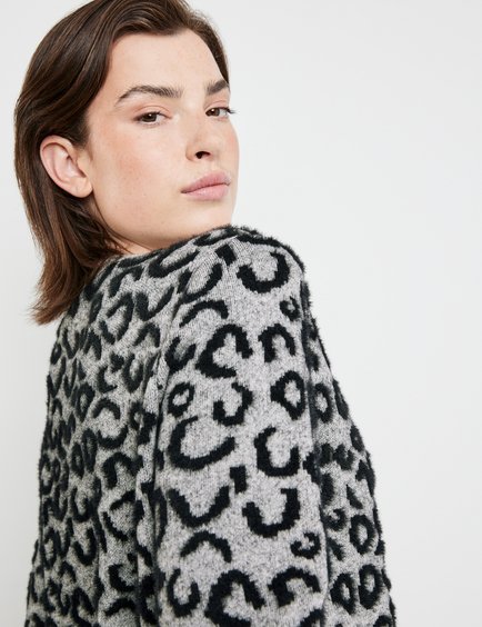 jumper-with-a-leopard-pattern-100.jpg