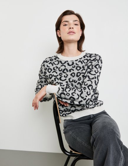 jumper-with-a-leopard-pattern-102.jpg