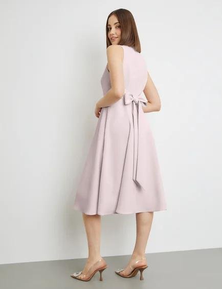 aermelloses-kleid-mit-bindebaendern-in-der-taille-104.jpg