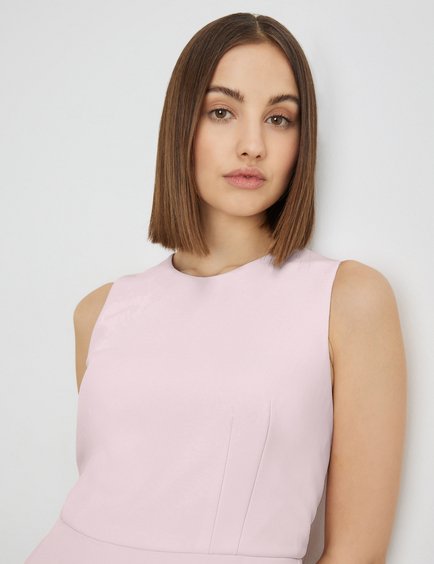 aermelloses-kleid-mit-bindebaendern-in-der-taille-100.jpg
