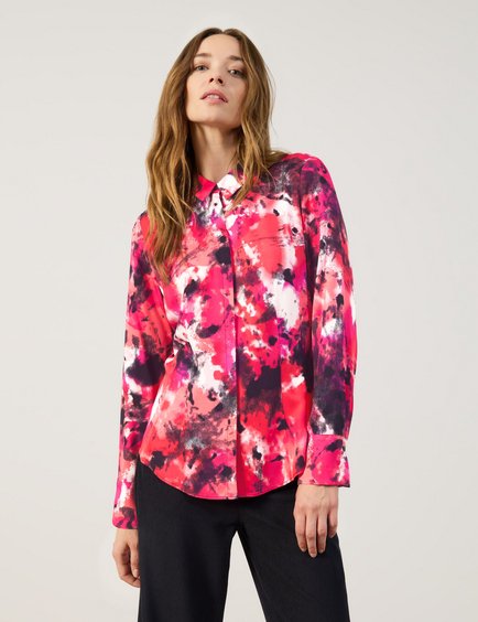 taillierte-hemdbluse-mit-allover-print-110.jpg