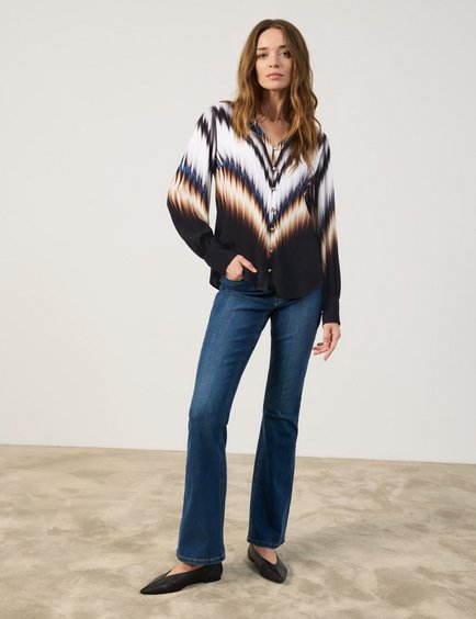 blouse-with-a-striking-print-105.jpg