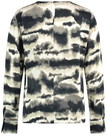 blusenshirt-mit-allover-print-03.jpg