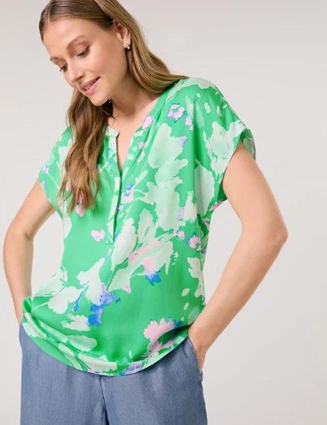 short-sleeve-blouse-with-a-floral-print-110.jpg